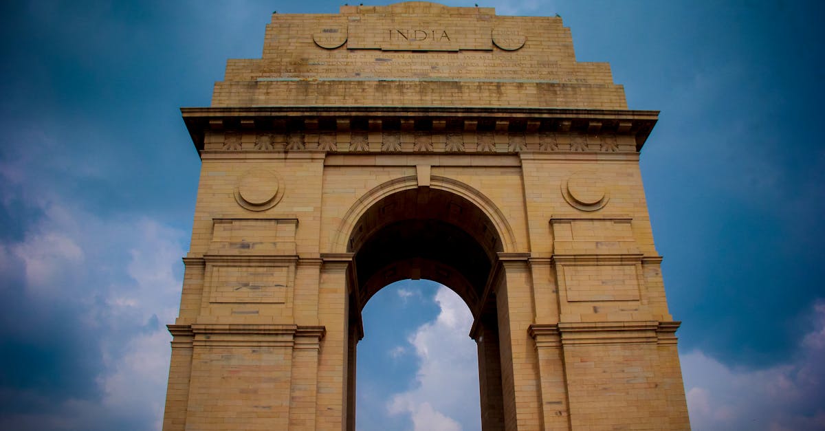 What are the best banking options in India for expats?