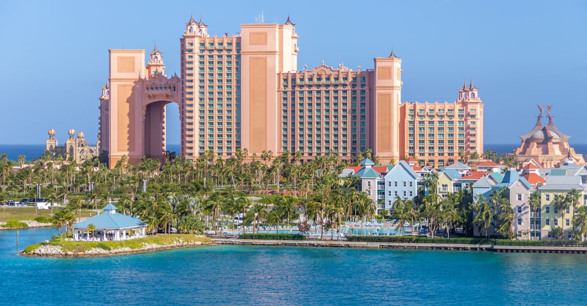 What healthcare do expats get in Bahamas?