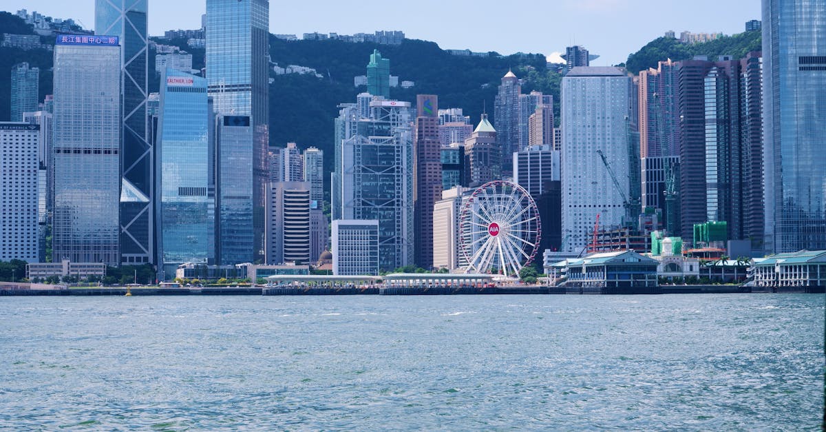 What taxes do expats pay in Hong Kong?